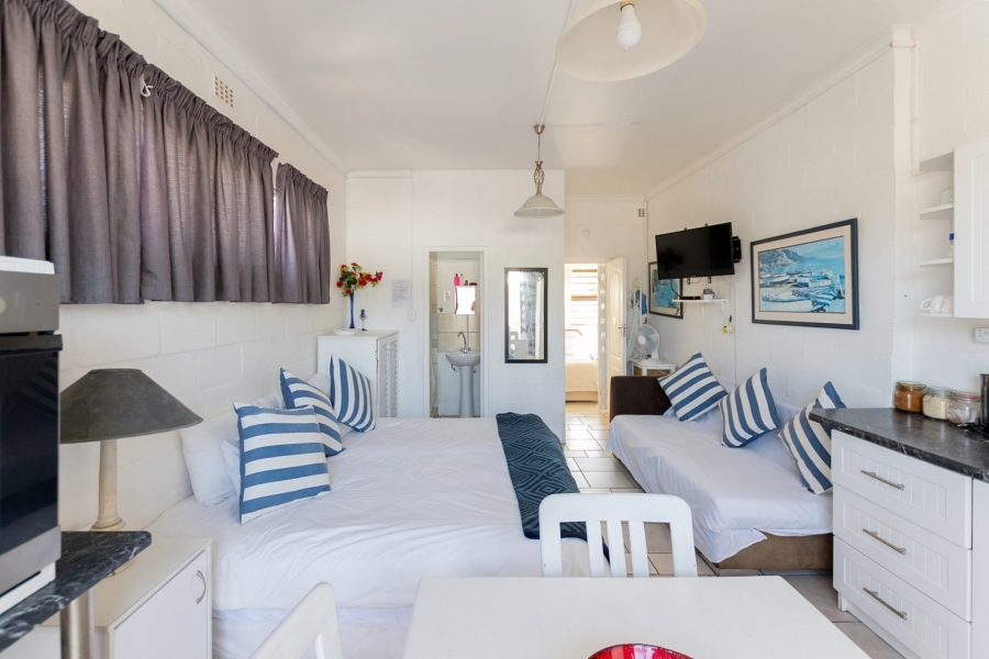 8 Bedroom Property for Sale in Country Club Western Cape